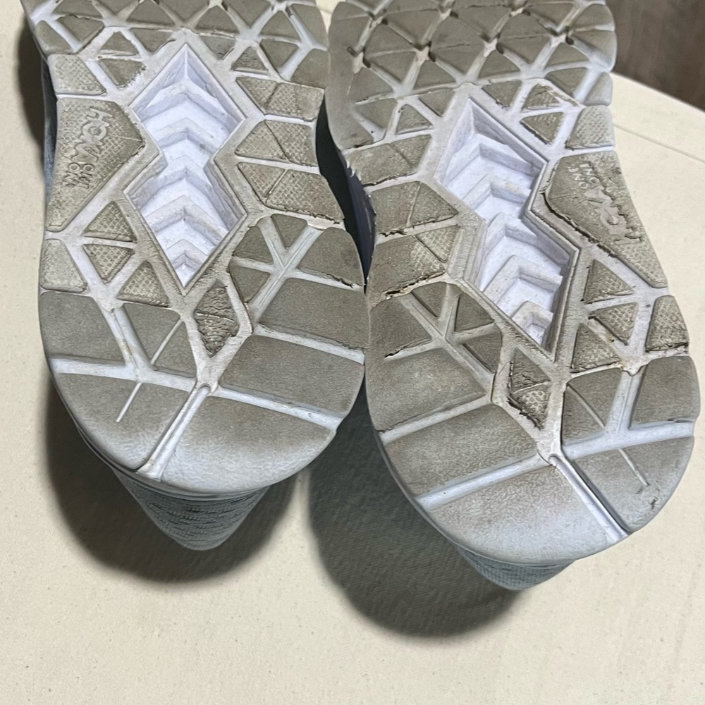 Hoka Sz 91/2 - Picture 5 of 12